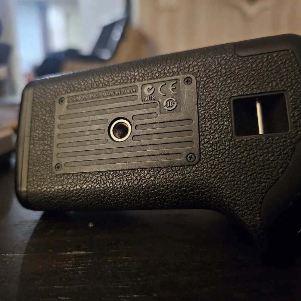 Canon T7, black